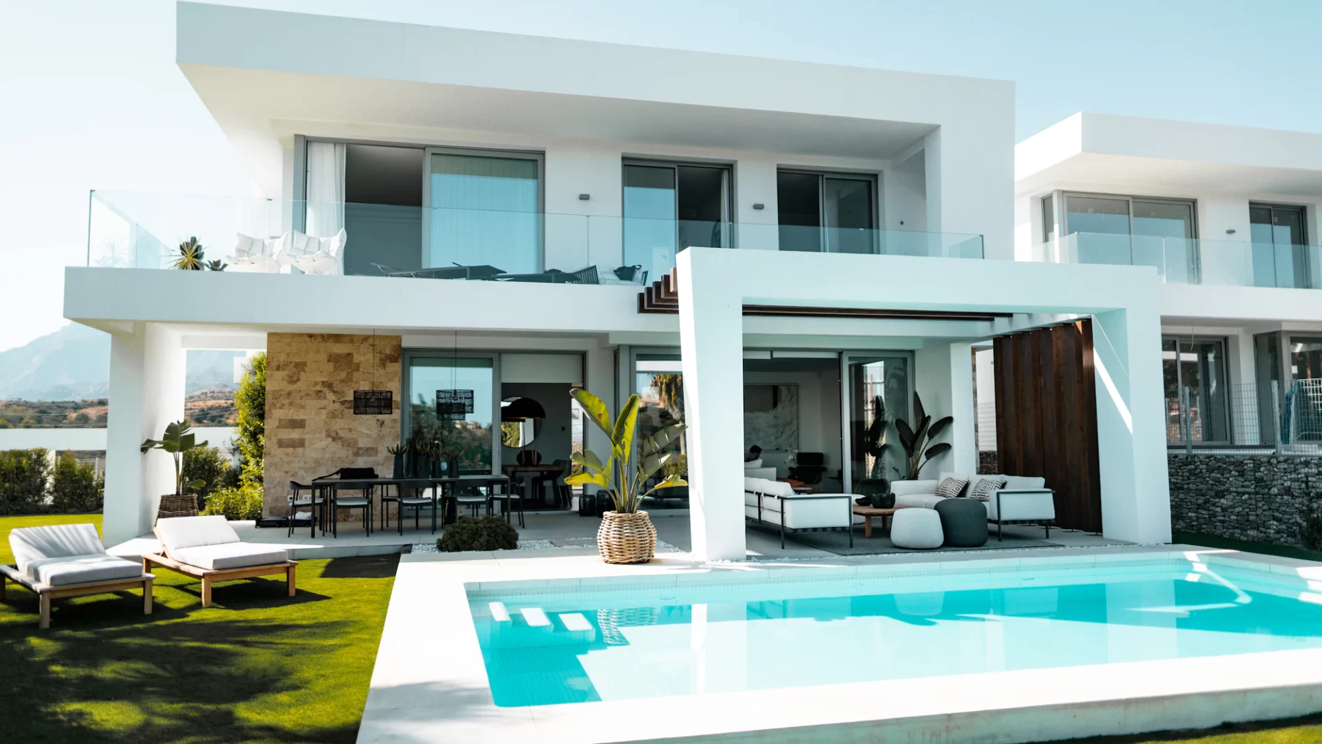 Villa nghỉ dưỡng ven biển với hồ bơi (ảnh minh họa)