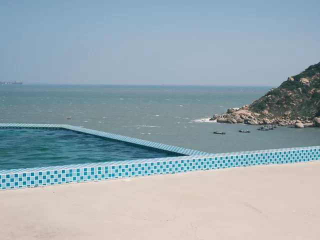 Hồ bơi nhìn ra biển