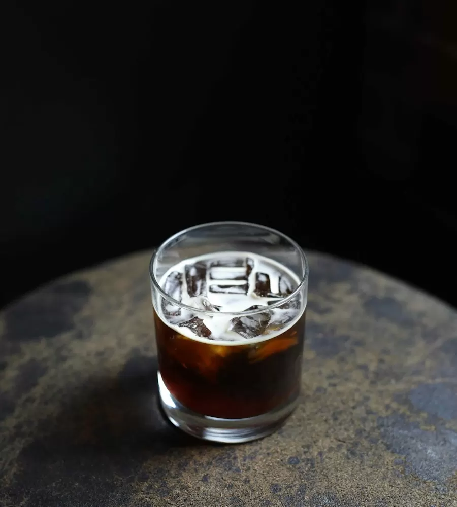 Cách làm cold brew tại nhà: tỉ lệ 1 : 10, ủ 12–16 giờ
