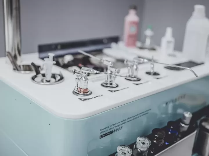 Thiết bị Laser CO2 vi điểm 10.600 nm tại phòng khám (ảnh minh họa)