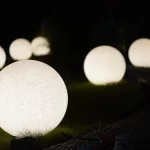 Đèn cầu sân vườn phát sáng