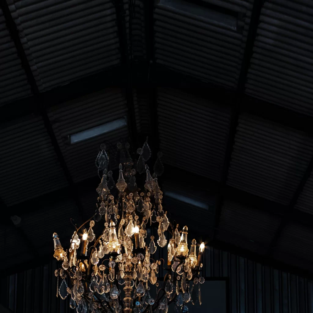 Đèn chùm pha lê Versailles 8 tay cho phòng khách trần cao