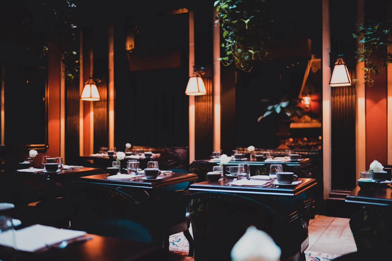 Đèn thả trần trong nhà hàng