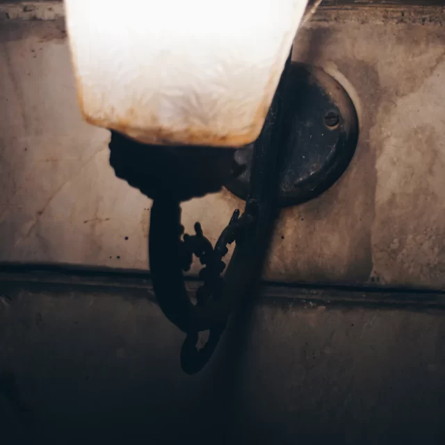 Đèn tường cổ điển bóng nến