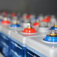 Các khối pin lưu trữ xếp thành hàng