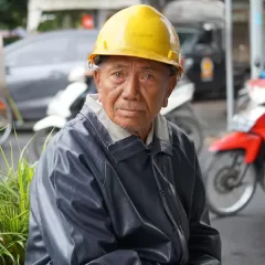 Chân dung trưởng ban giám sát Lê Quốc Bảo đội mũ bảo hộ