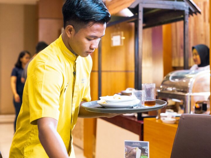 Polo nhân viên chuỗi buffet
