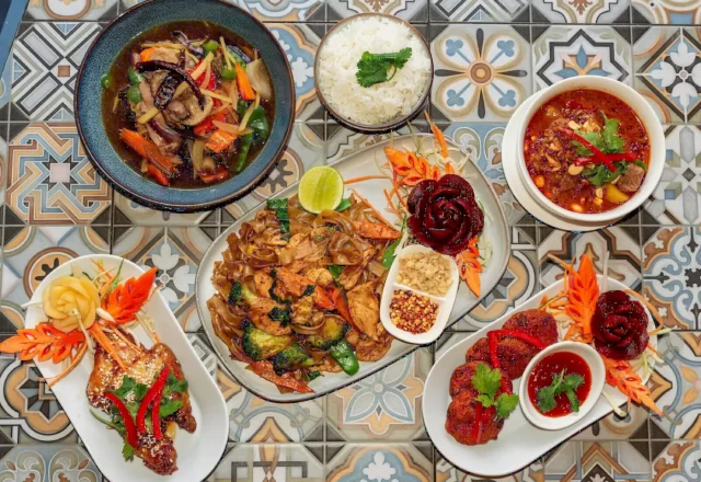 Mâm cơm nhiều món Việt Nam