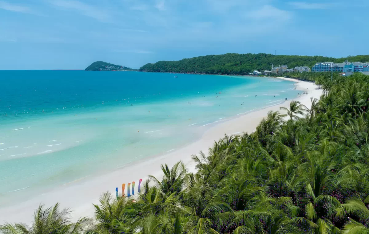 Bãi biển cát trắng nước trong ở Phú Quốc