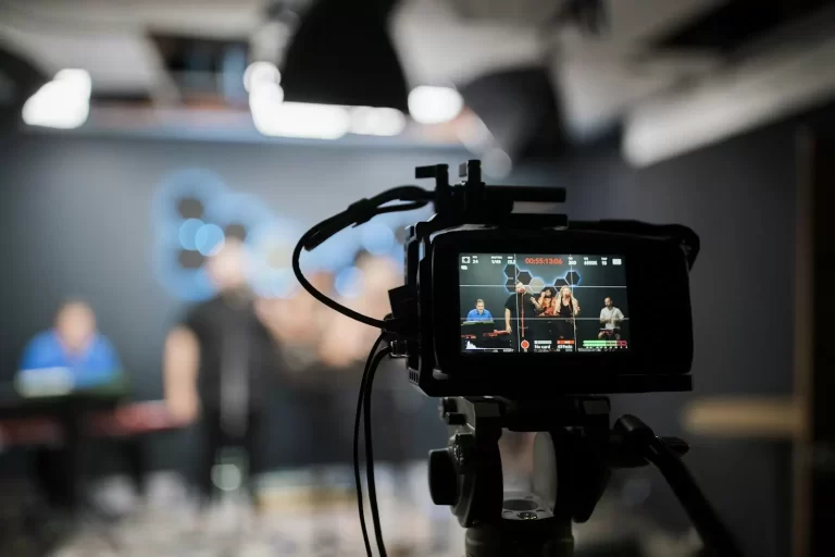 Máy quay chuyên nghiệp ghi hình buổi biểu diễn cho livestream sự kiện