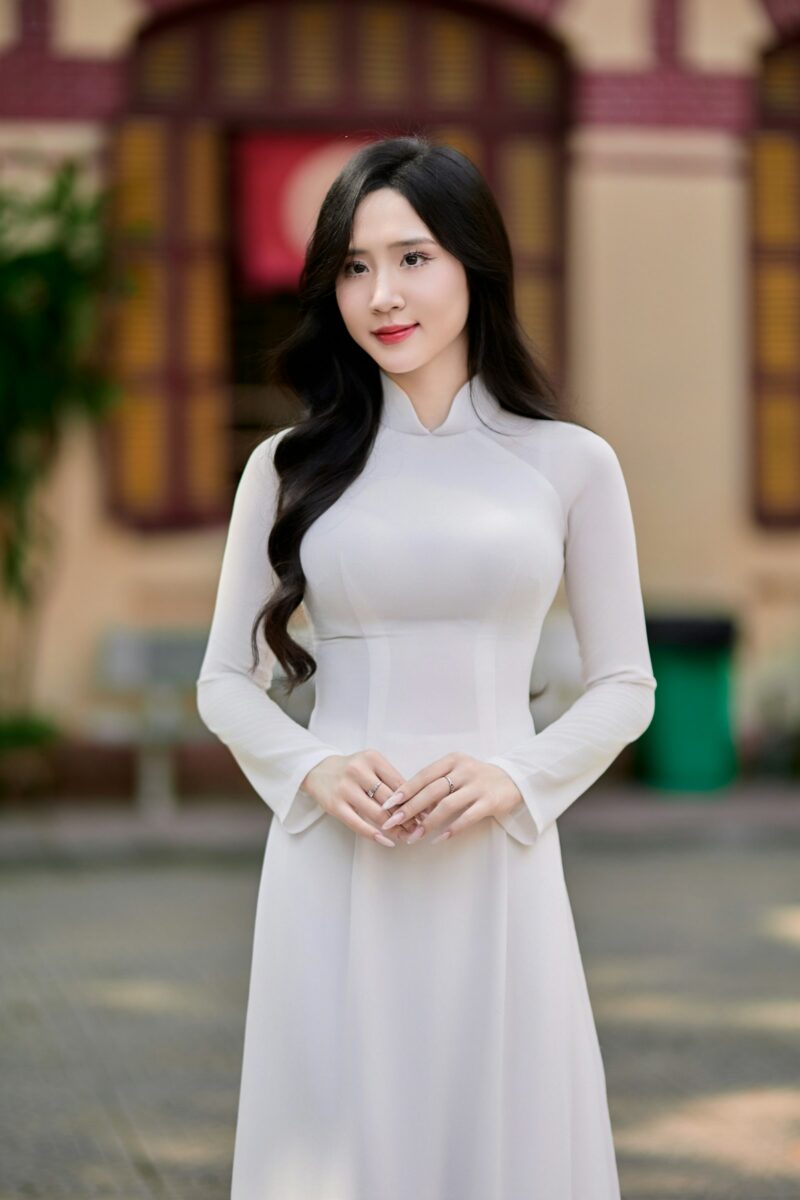 Áo dài lụa trắng Thanh Tâm