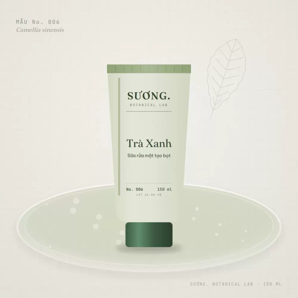 Sữa rửa mặt tạo bọt Trà Xanh 150 ml — chai mẫu No. 006 trên đĩa thạch