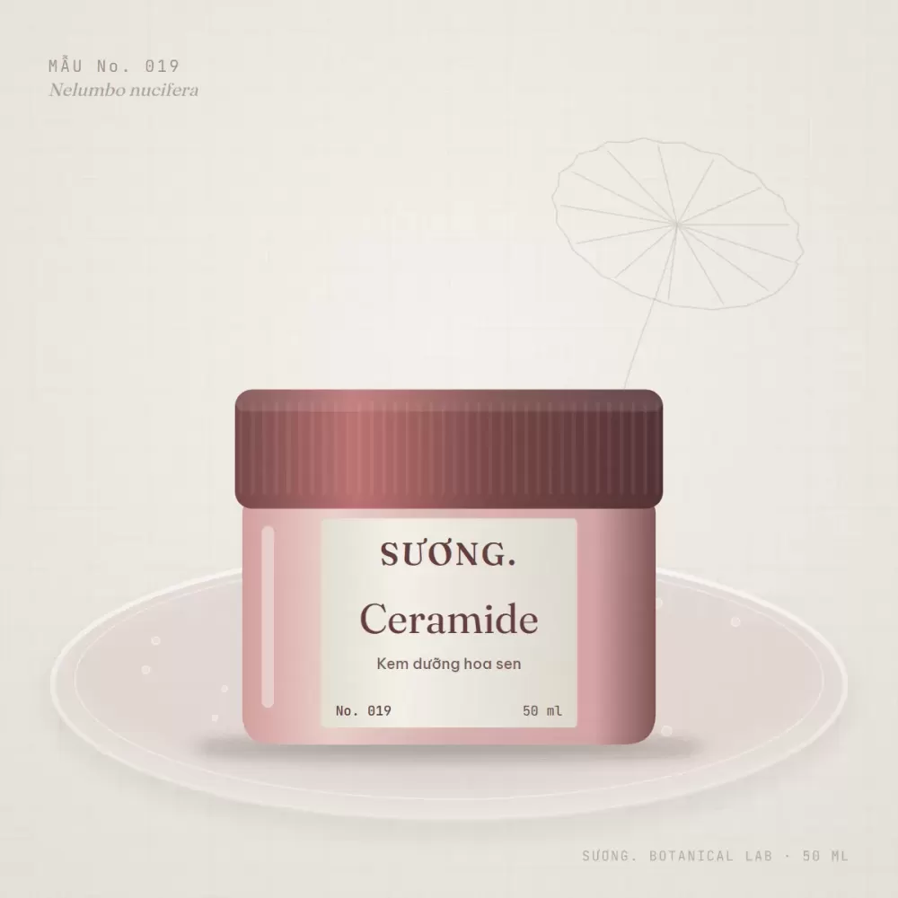 Kem dưỡng ẩm Ceramide Hoa Sen 50 ml — chai mẫu No. 019 trên đĩa thạch