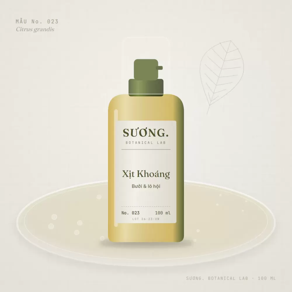 Xịt khoáng Bưởi & Lô hội 100 ml — chai mẫu No. 023 trên đĩa thạch