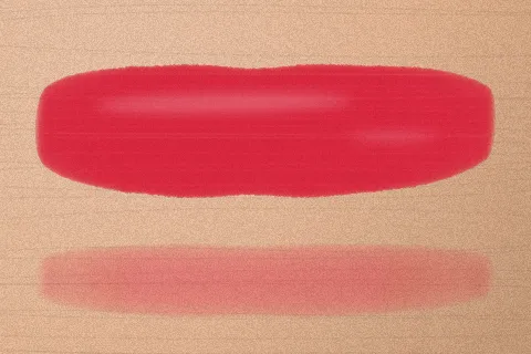 Swatch Son tint bóng Ớt Ngọt màu Đỏ Dâu trên da trung bình sáng