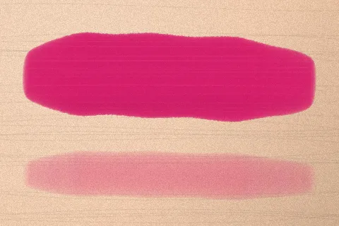 Swatch Son kem lì Ớt Cay màu Hồng Cánh Sen trên da sáng