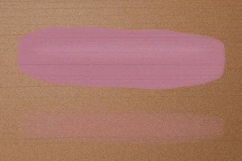 Swatch màu Hồng Khói trên da ngăm