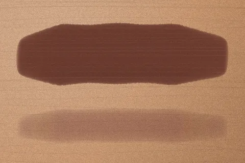 Swatch Son kem lì Ớt Cay màu Nâu Chocolate trên da trung bình