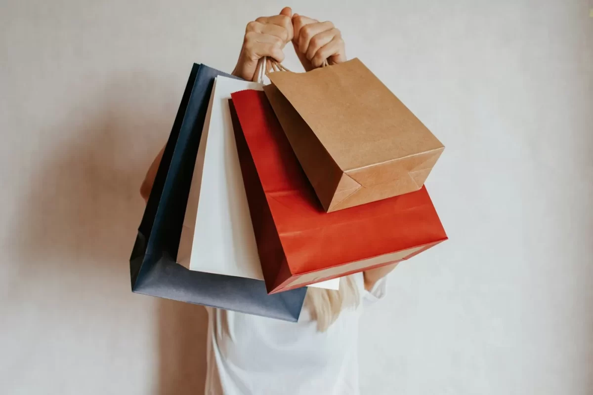 Túi giấy boutique Căn Phòng Đỏ – ảnh mẫu in (minh hoạ)