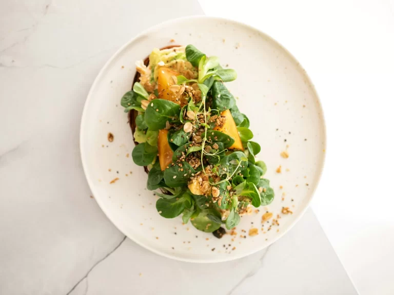 Salad hồng giòn xà lách bơ