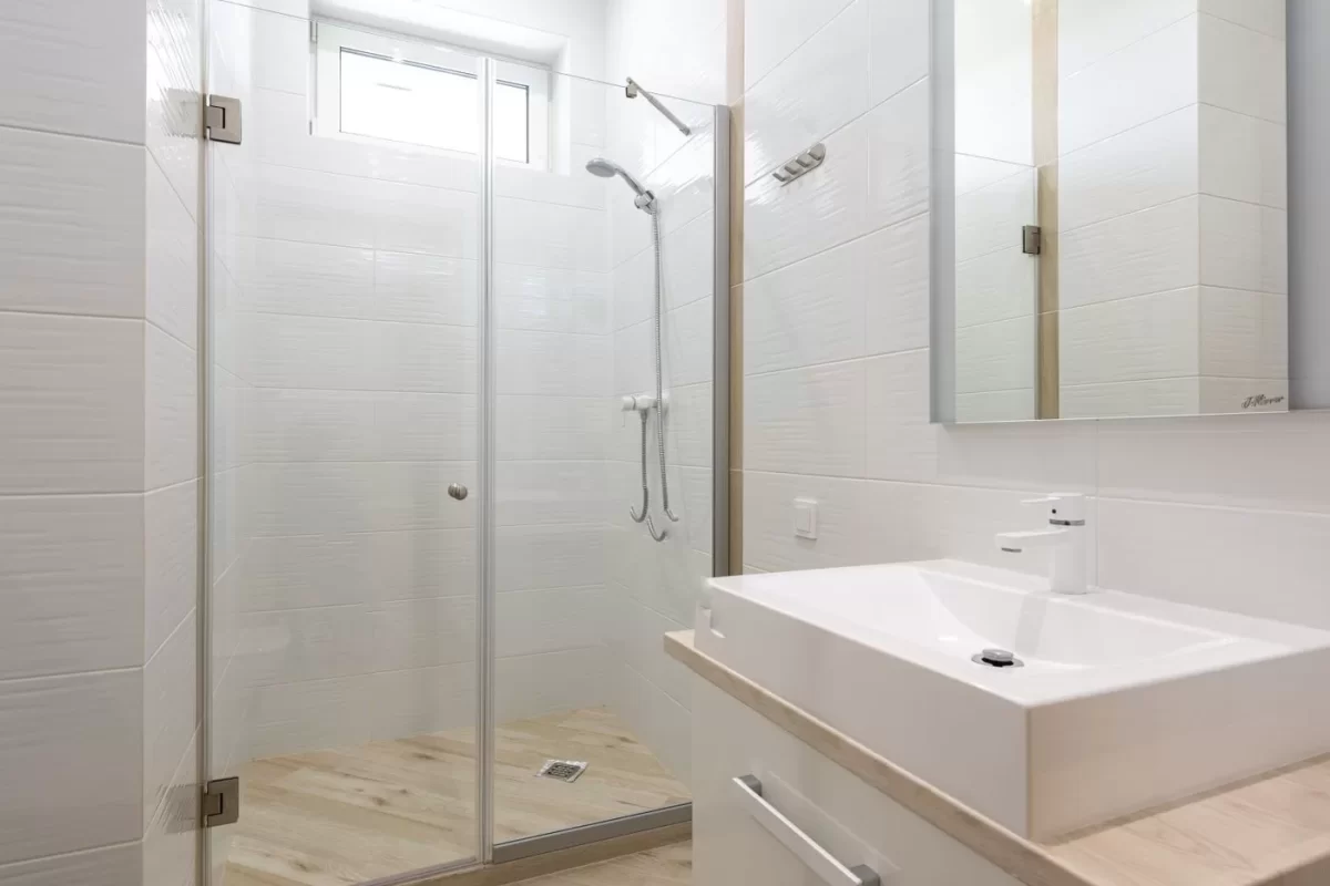 Sau khi vệ sinh: Phòng tắm biệt thự Thủ Đức hết cặn và mốc ron