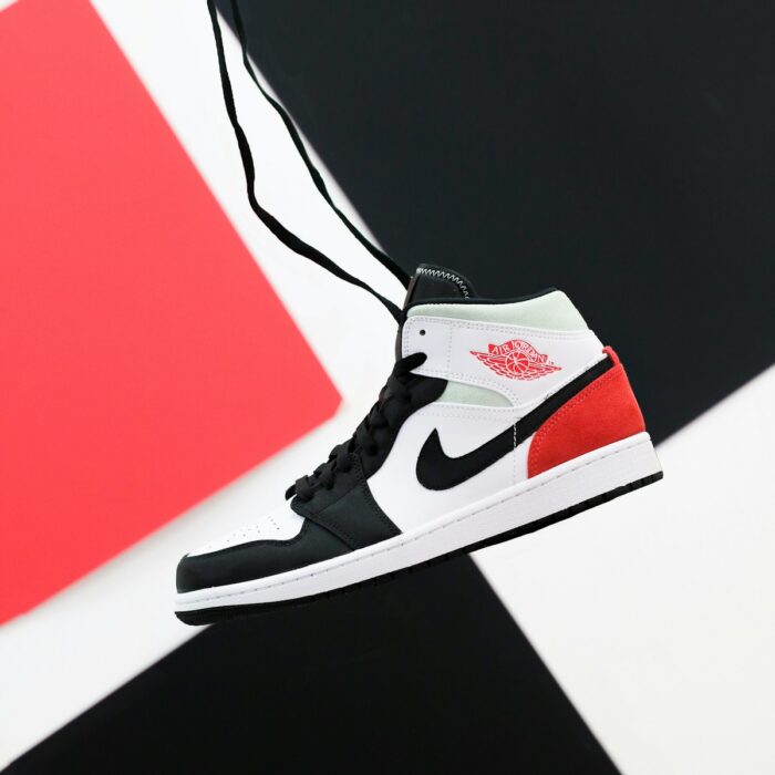 Air Jordan 1 Retro High OG “Varsity Red”
