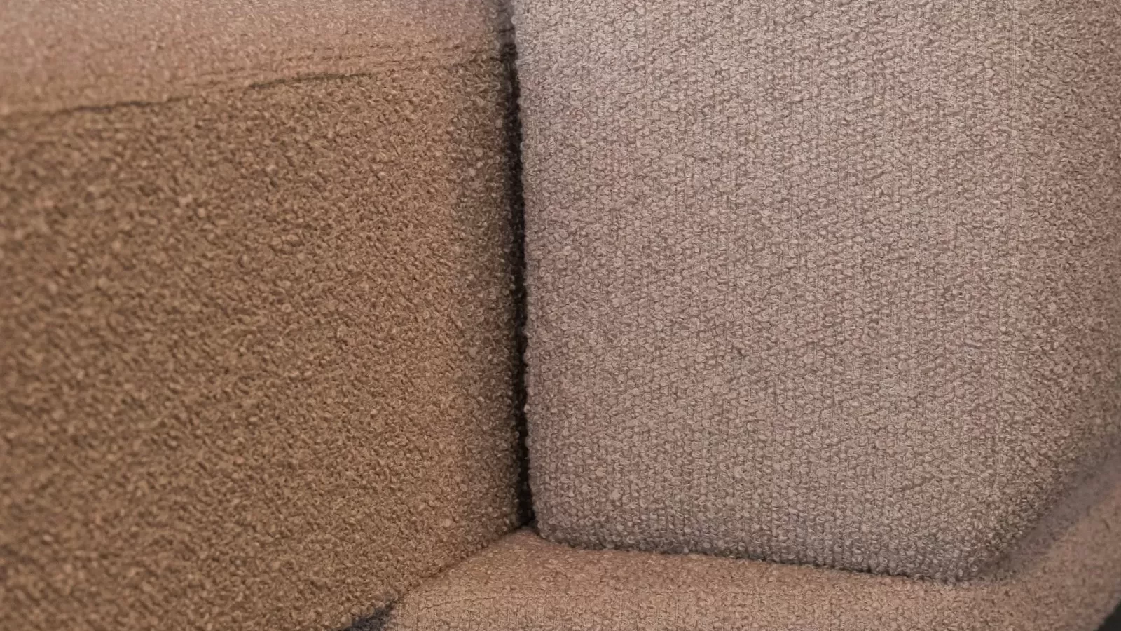 Vải nỉ, bouclé hay nhung: chất liệu sofa nào hợp gia đình bạn?