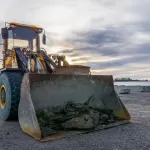 Cận cảnh gầu máy xúc lật màu vàng