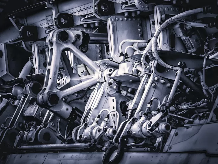 Lô thiết bị kim loại xám