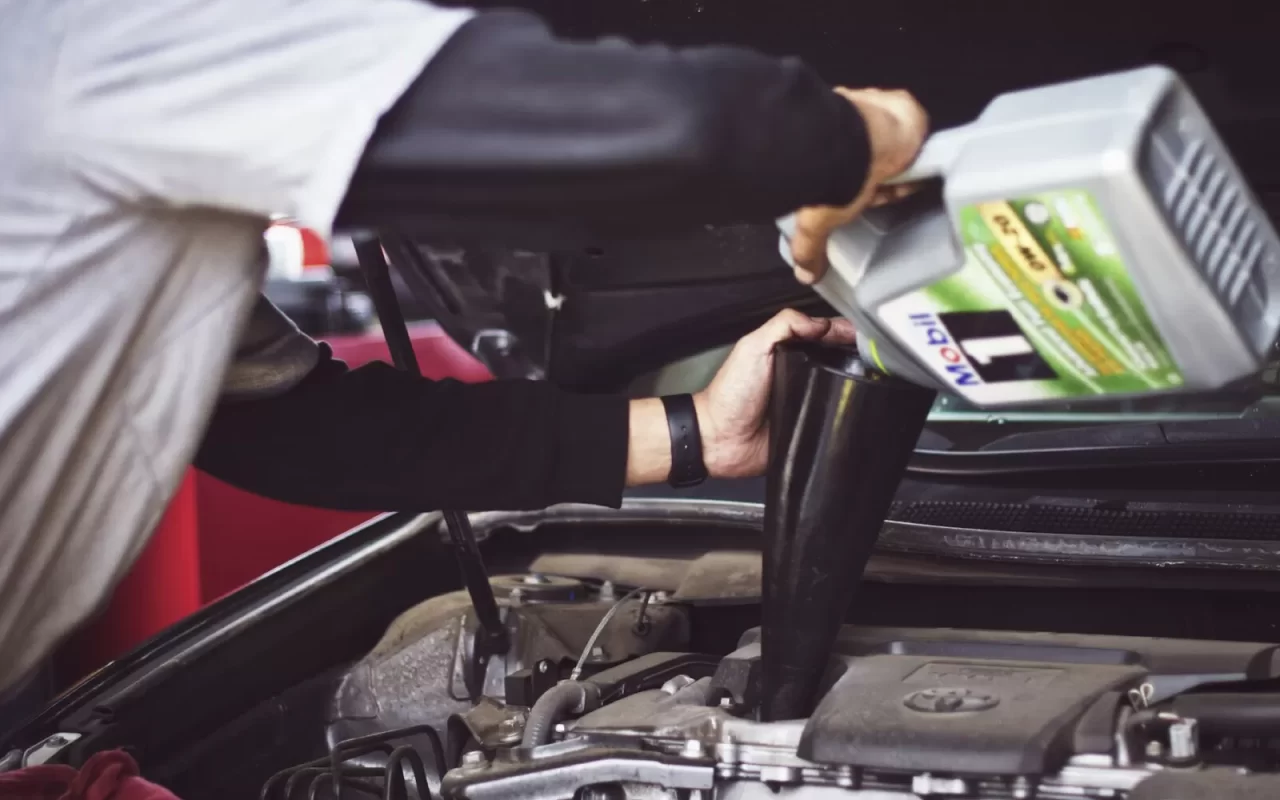Thay dầu ô tô tại THỢ MÁY GARAGE, Hà Nội