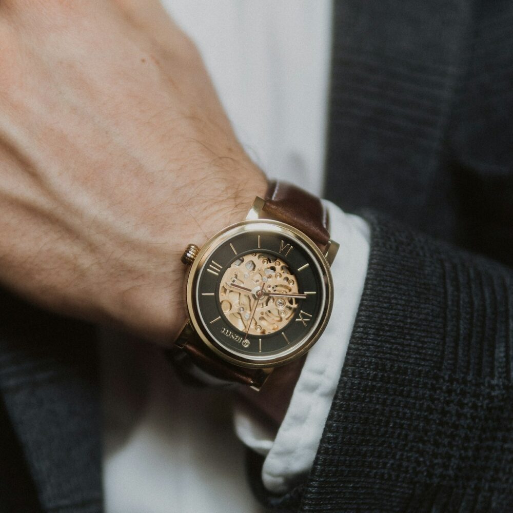 Montvale Heritage Automatic 40mm – khi đeo