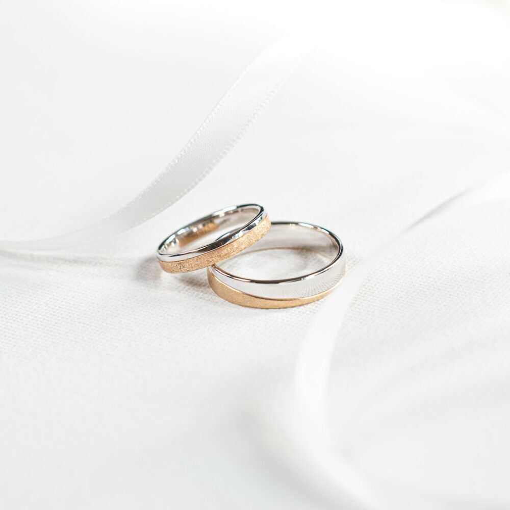 Nhẫn cưới vàng 14K Nhịp Đôi – khi đeo