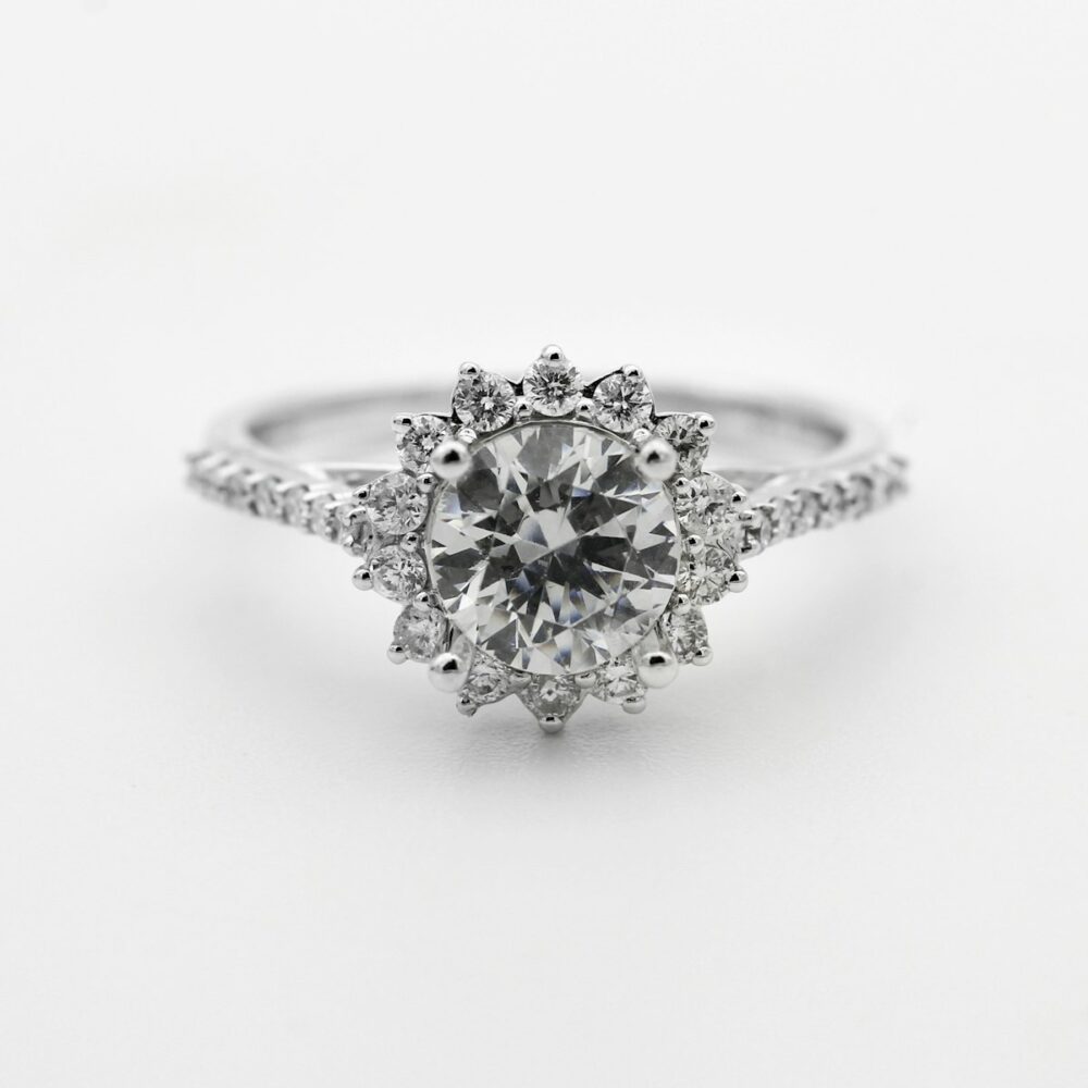 Nhẫn cầu hôn Halo Thiên Hà moissanite – ảnh sản phẩm
