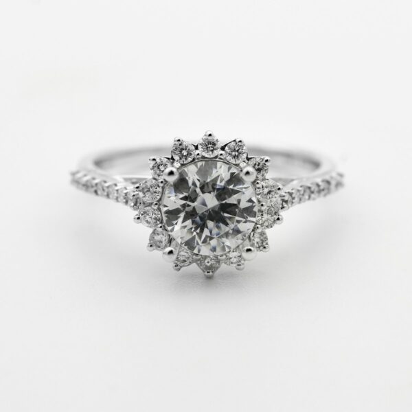 Nhẫn cầu hôn Halo Thiên Hà moissanite