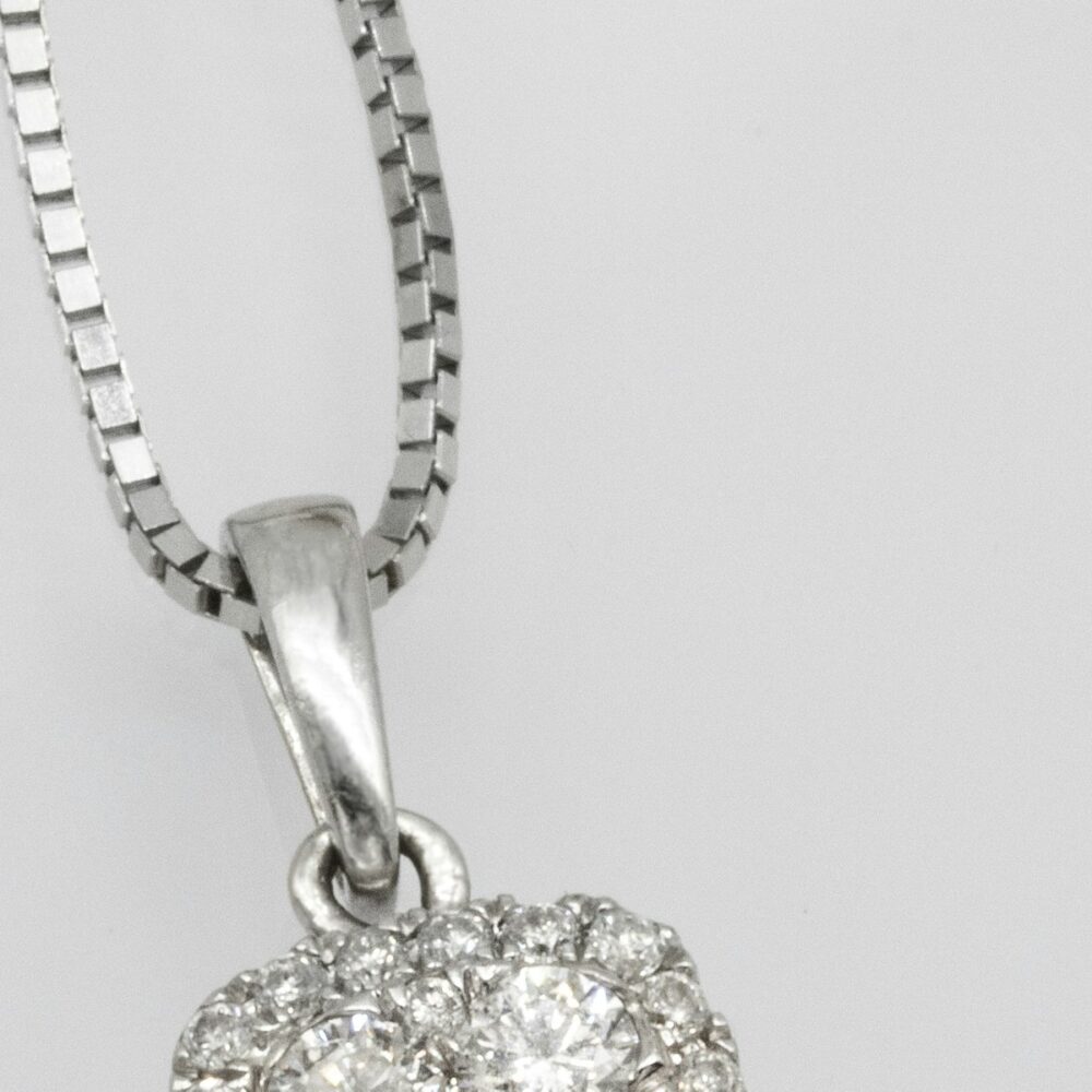 Dây chuyền vàng trắng 18K kim cương Giọt Sương – cận cảnh macro