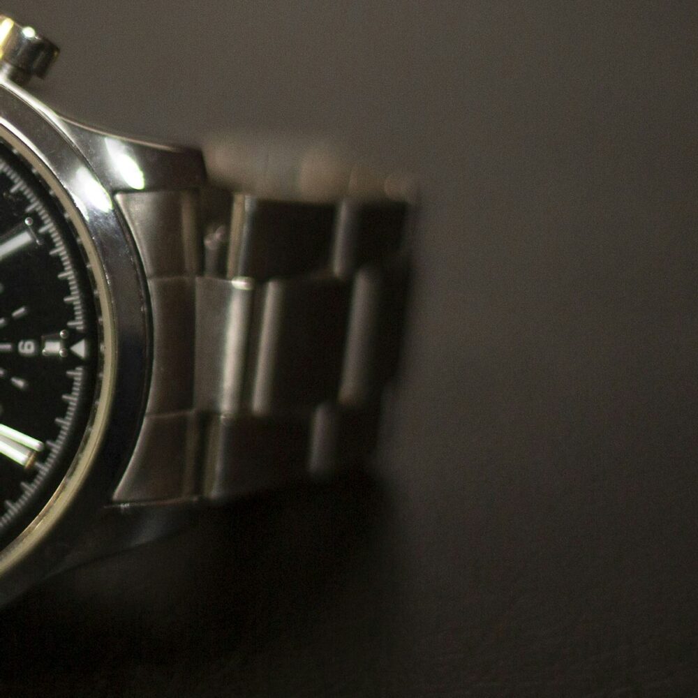 Kairos Chronograph 42mm thép – cận cảnh macro