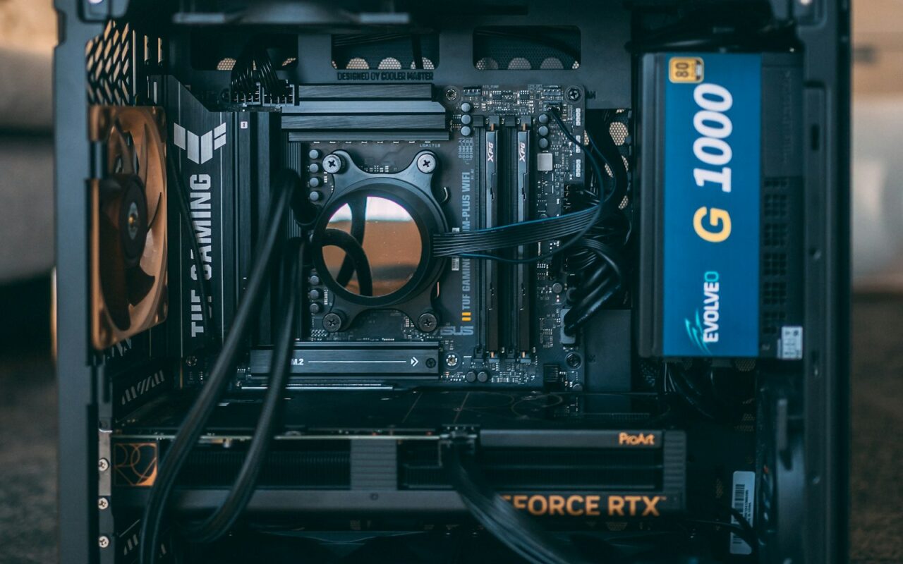 Build PC gaming lần đầu: hướng dẫn 7 bước từ ngân sách đến test máy