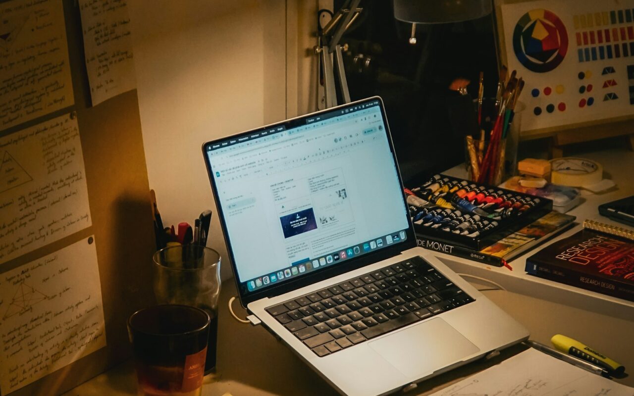 Nên mua laptop nào cho sinh viên? Gợi ý theo ngành học và ngân sách 14, 19, 25 triệu